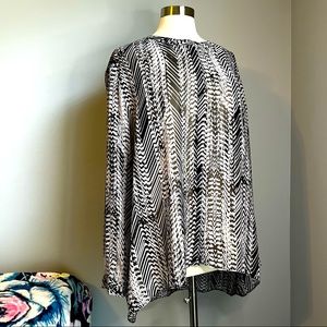 Ashley Stewart 22/24 3X Black and White Sheer Blouse Hi-Low Hem Hidden Buttons